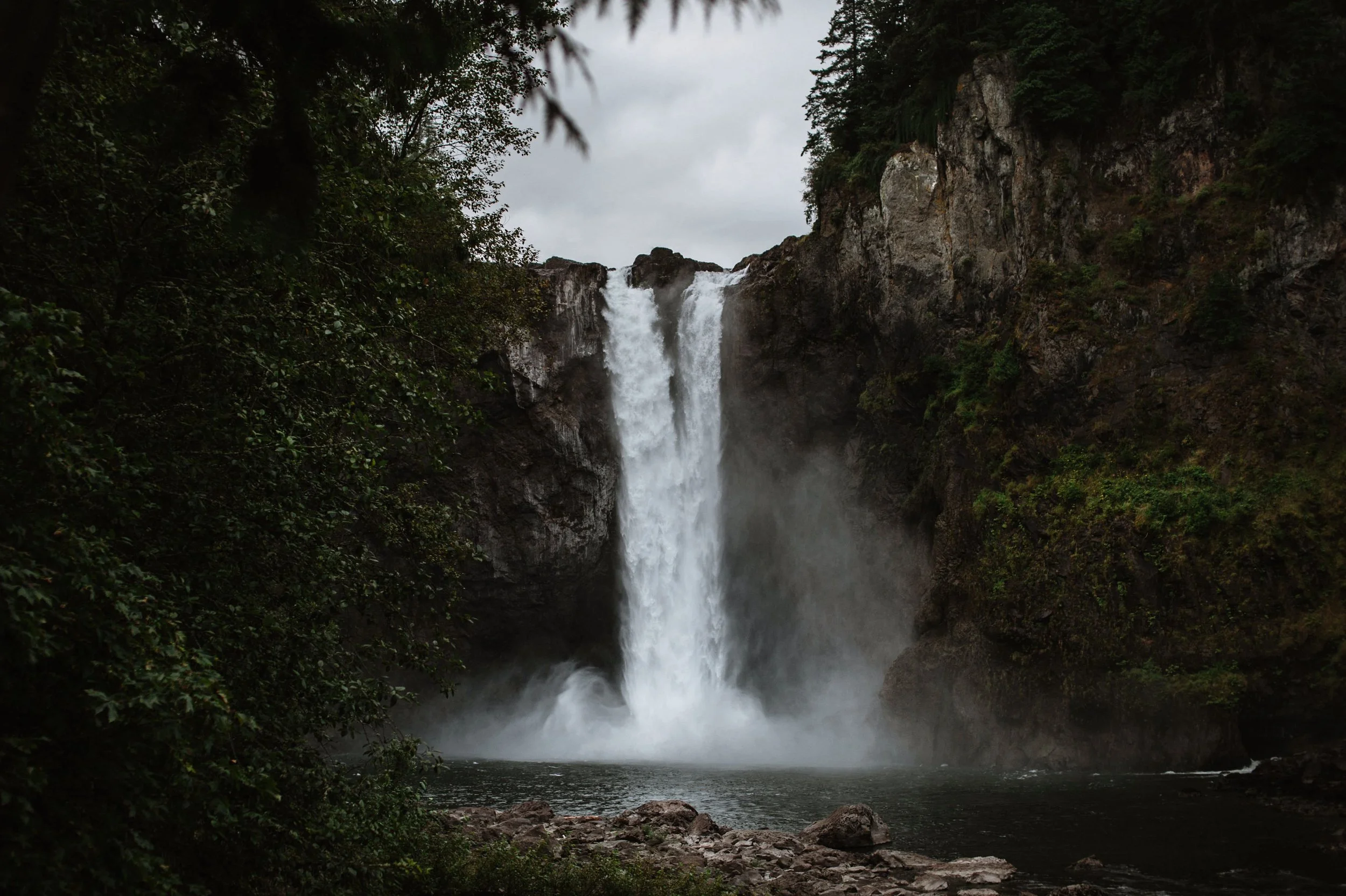 Snoqualmie_Falls_Engagement_002-Exp.jpg