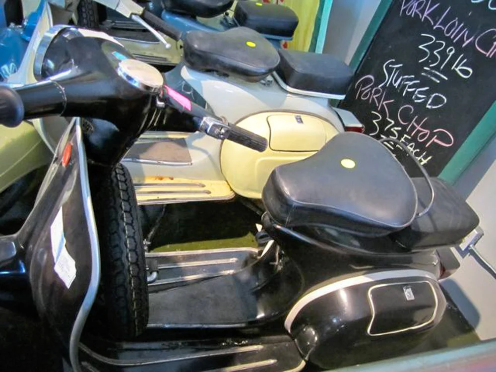 blackvespa1.jpg