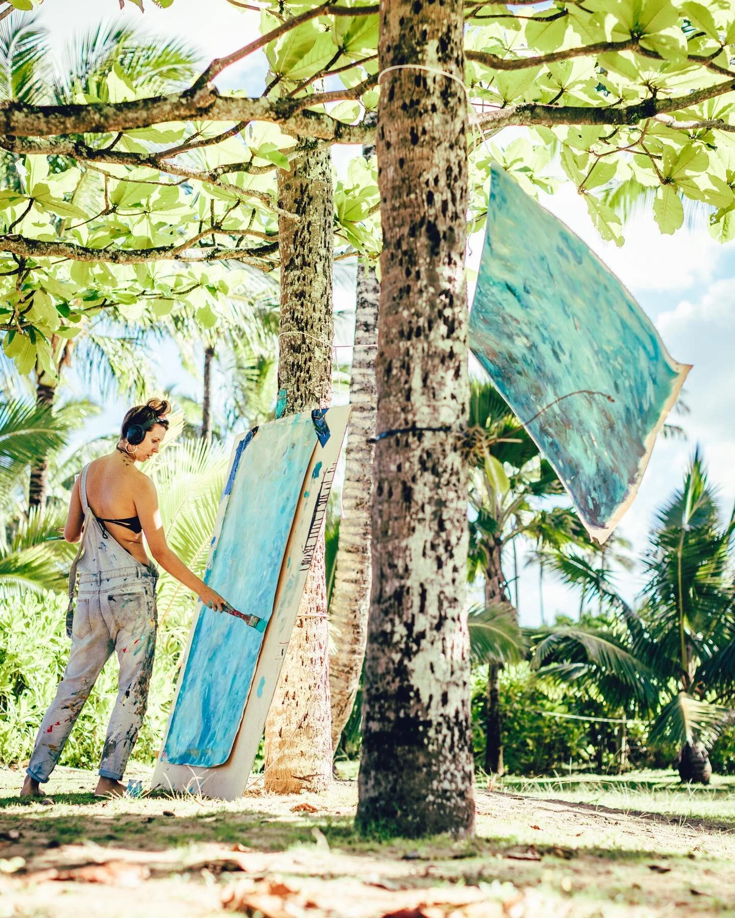 Getting these beauties together for Summer Collection release. Created in the jungle inspired by the sea
.
.
.
.
⠀⠀⠀⠀⠀⠀⠀⠀⠀
Photo @hanaleifamilyphoto
#oiloncanvaspainting #longoriaart #artworkforsale #beachliving #ocean #seascapes #kauaiartist #statem