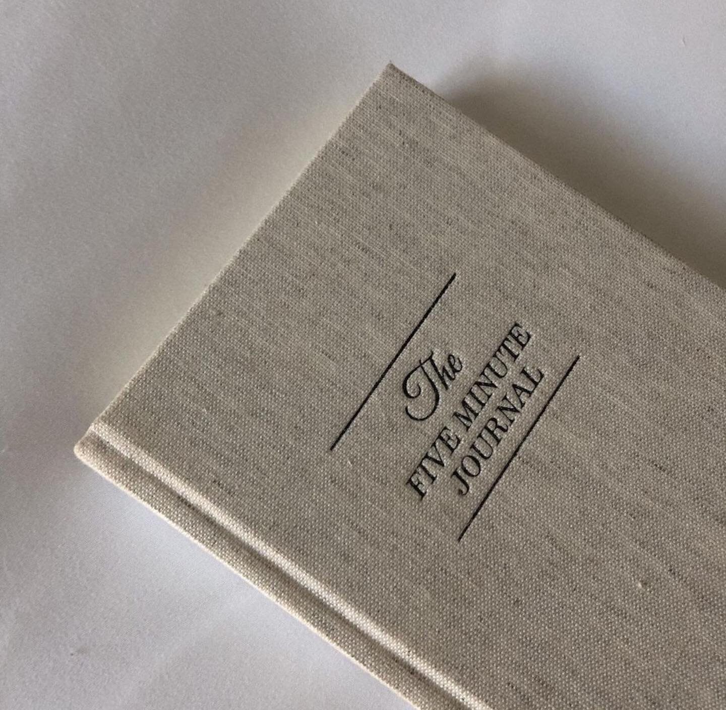 Co-founder @emilyroggenburk is a big believer in the power of journaling, writing down goals, and manifestation. Emily writes in her @fiveminutejournal each morning and night. Are you a journaler? ✍🏼