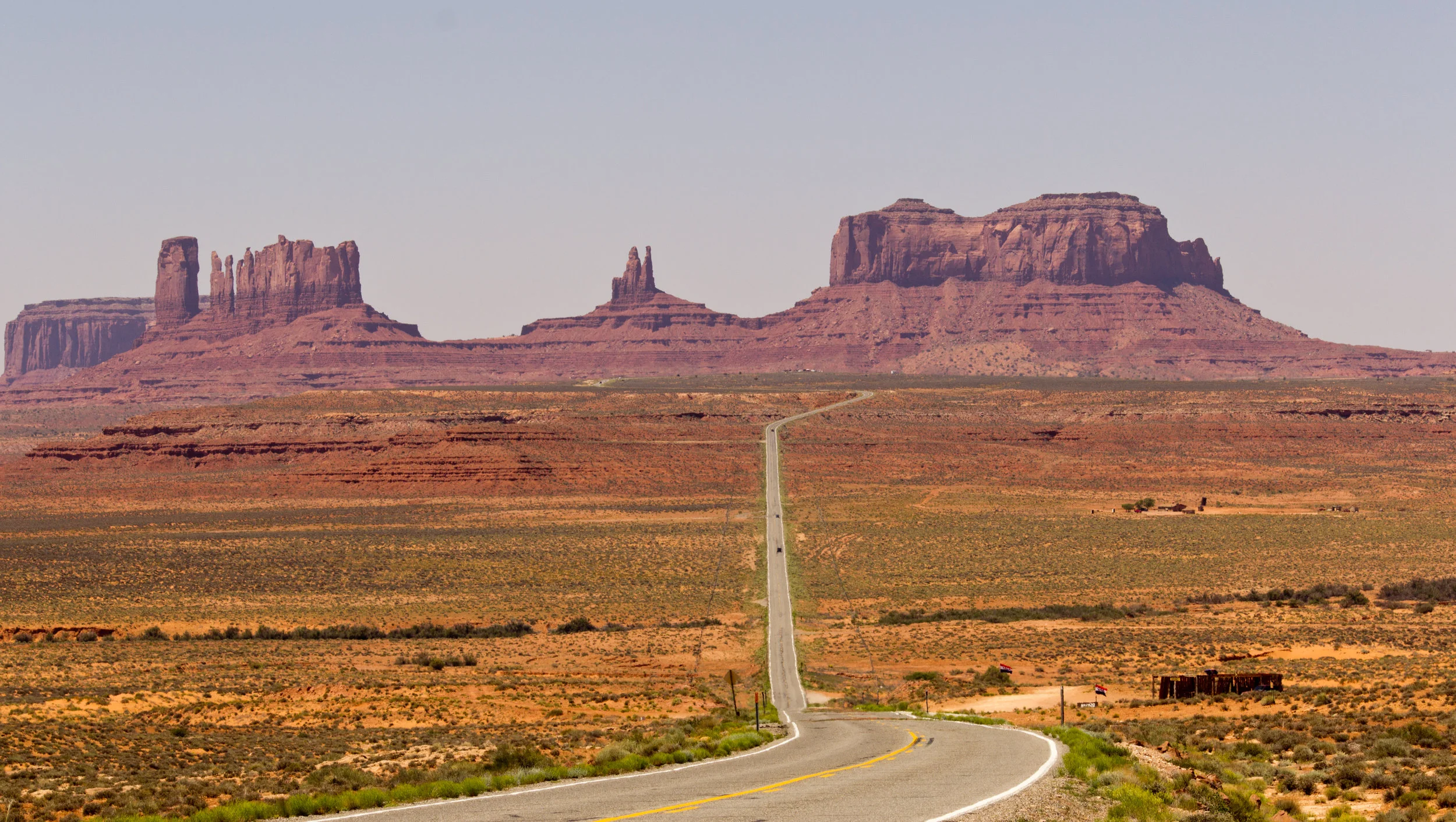 Long_Road_to_Monument_Valley.jpg