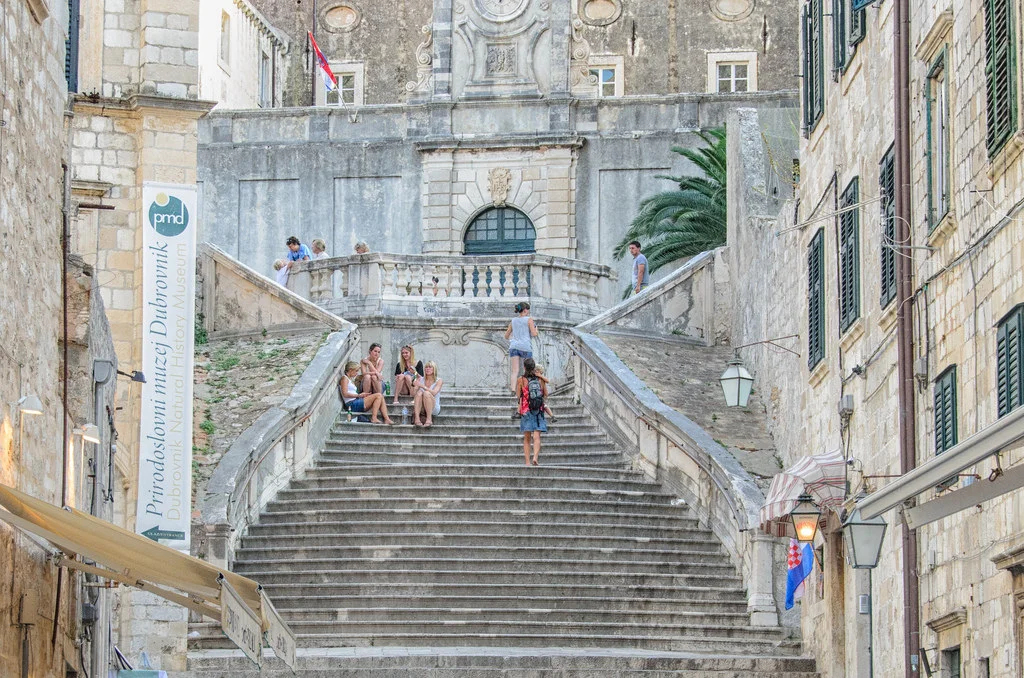 ville_close_dubrovnik_-_quartier_jesuite_006b_(scalinata,_2010-06-02).jpg