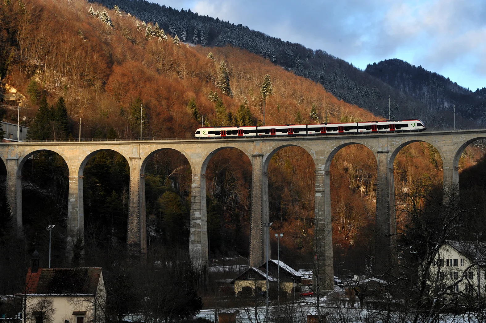 Viadotto ferroviario di St. Ursanne, Saint Ursanne, Svizzera