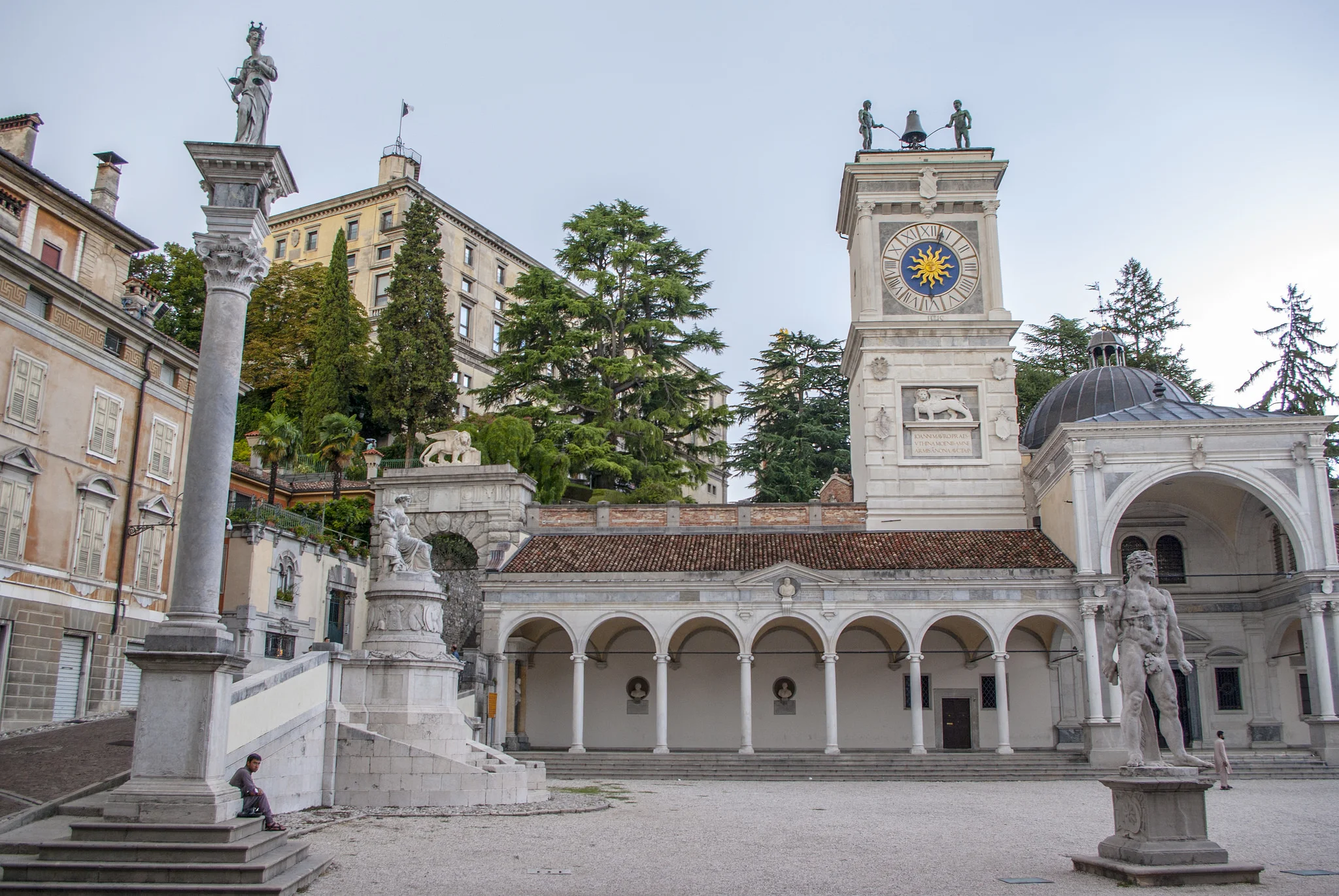 Piazza della Libertà, torre dell’orologio, Udine. Foto di Stefano Merli