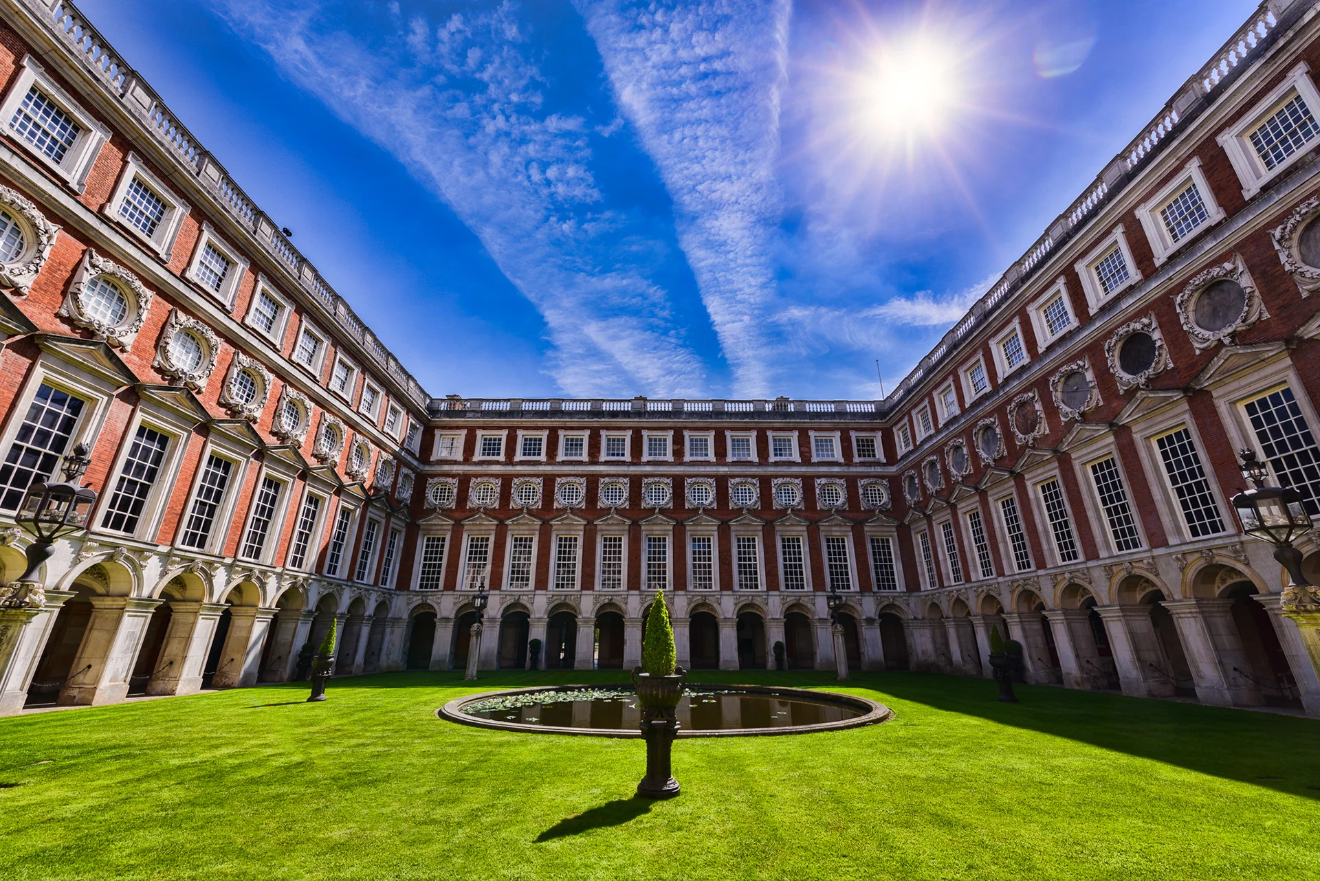 Fountain Court, Hampton Court Palace, East Molesey, Surrey