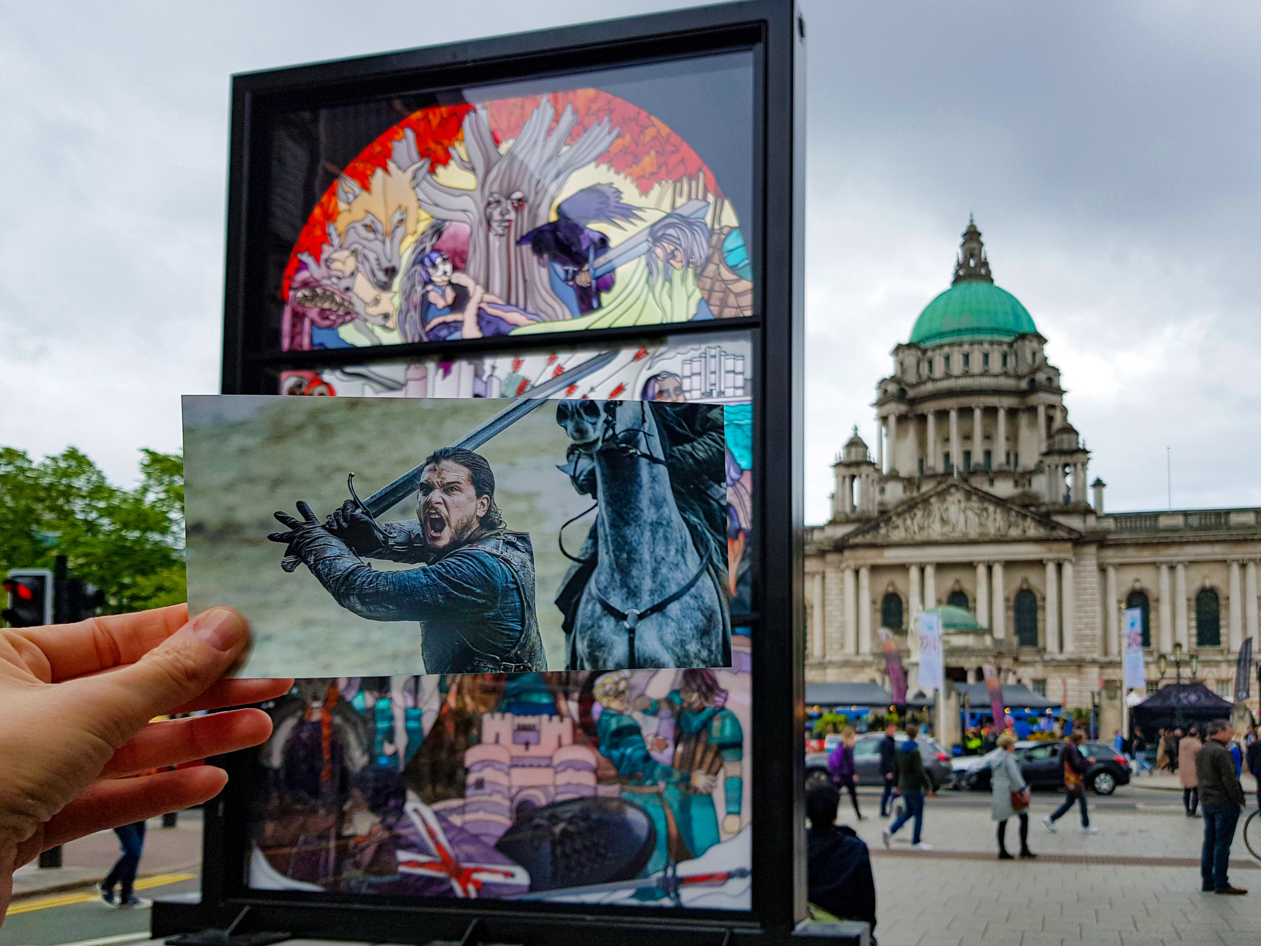GLASS OF THRONES: LE SEI VETRATE DI GAME OF THRONES A BELFAST
