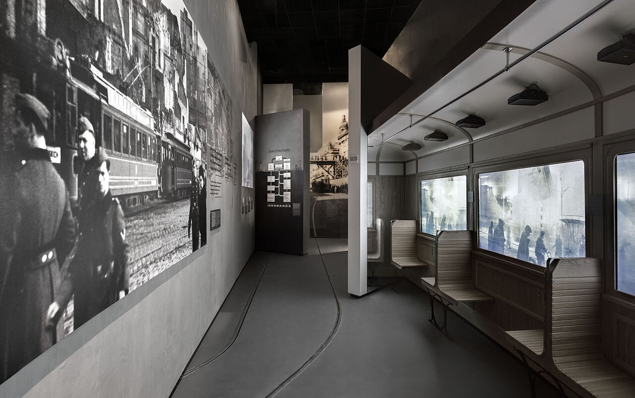 Museum_of_the_History_of_Polish_Jews_in_Warsaw_Main_exhibition_Holocaust_01.jpg