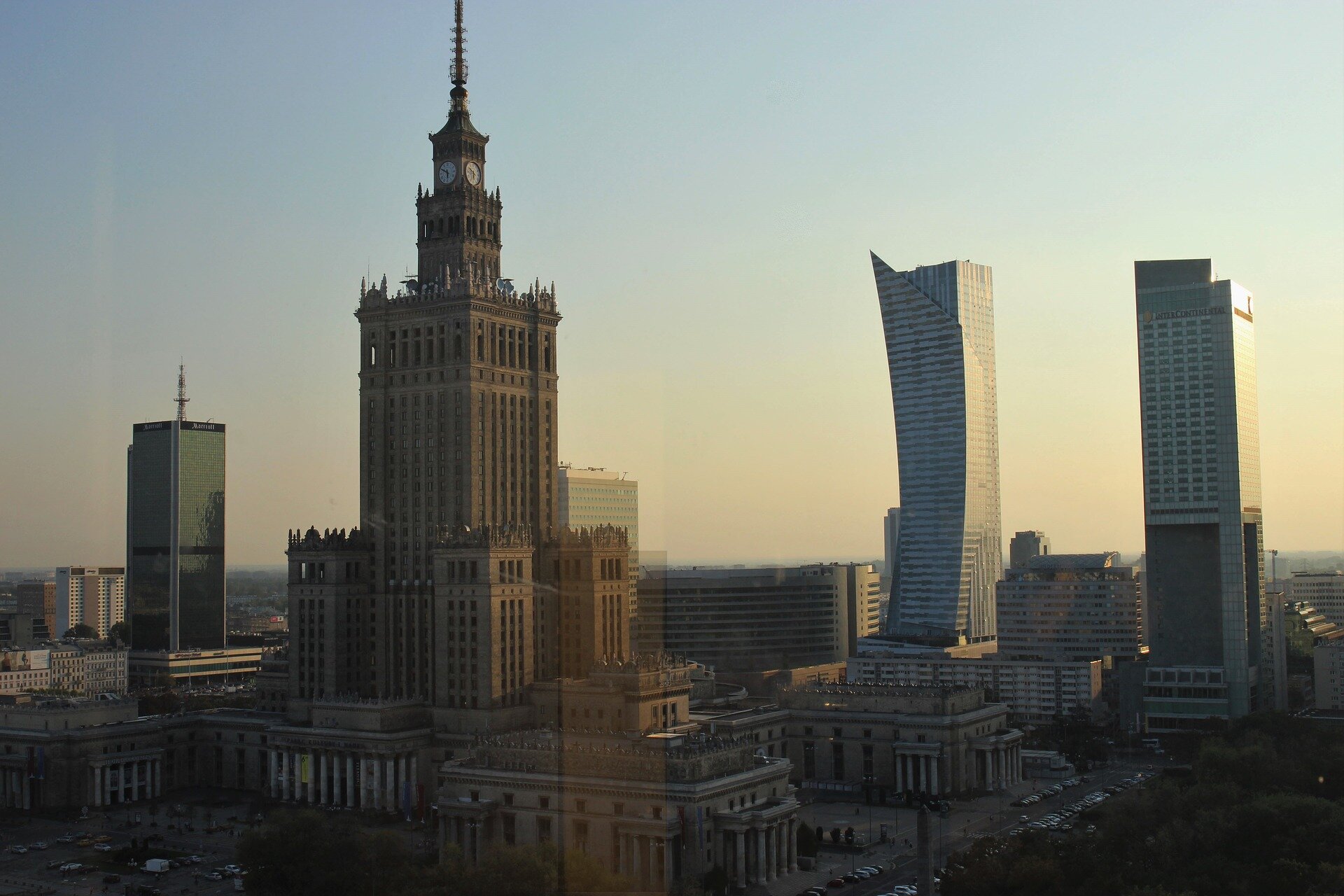 warsaw-2903684_1920.jpg