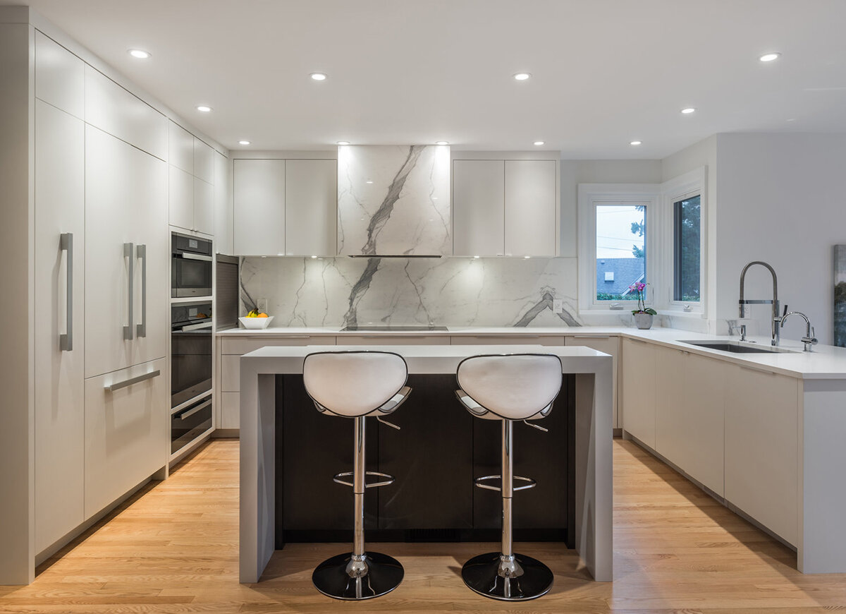Back splash & hood fan - Statuario Porcelain