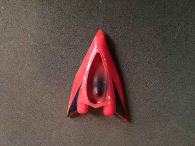 As you see there is a vast difference in my brain ship. It is missing the blue dome and is shaped very different. It is either from a different version of Great Mazinga or a different year but they are obviously two different brain ships.