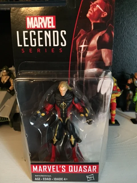 Quasar in the rather non-DESCRIPTIVE Marvel Legends packaging 