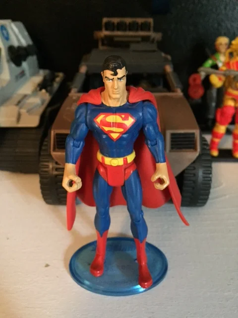 I love almost everything about this superman action figure (except the giant hands). The head sculpt is probably my favorite superman sculpt in any scale.