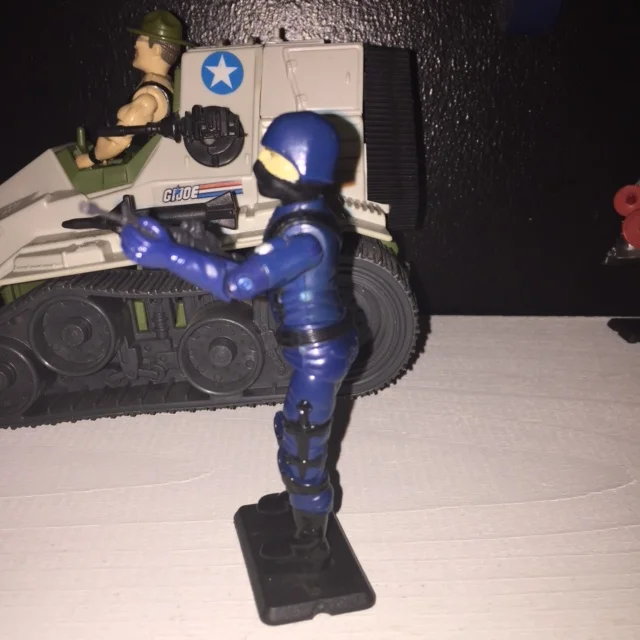 About the only criticism i have for the cobra trooper is that i wish they would have painted on black gloves instead of the totally blue arms. besides that, i like the simplicity of the figure.