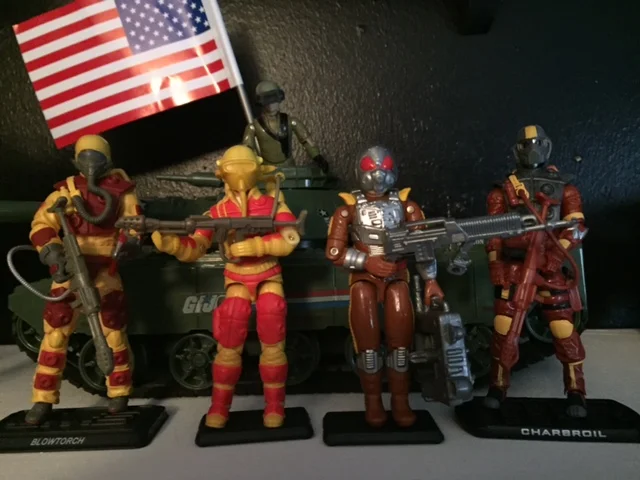Likewise, charbroil has had a modern update too which looks a lot better, taking elements from Blowtorch such as a repainted flamethrower, His helmet also looks a lot more like something a modern era flame thrower trooper might wear.