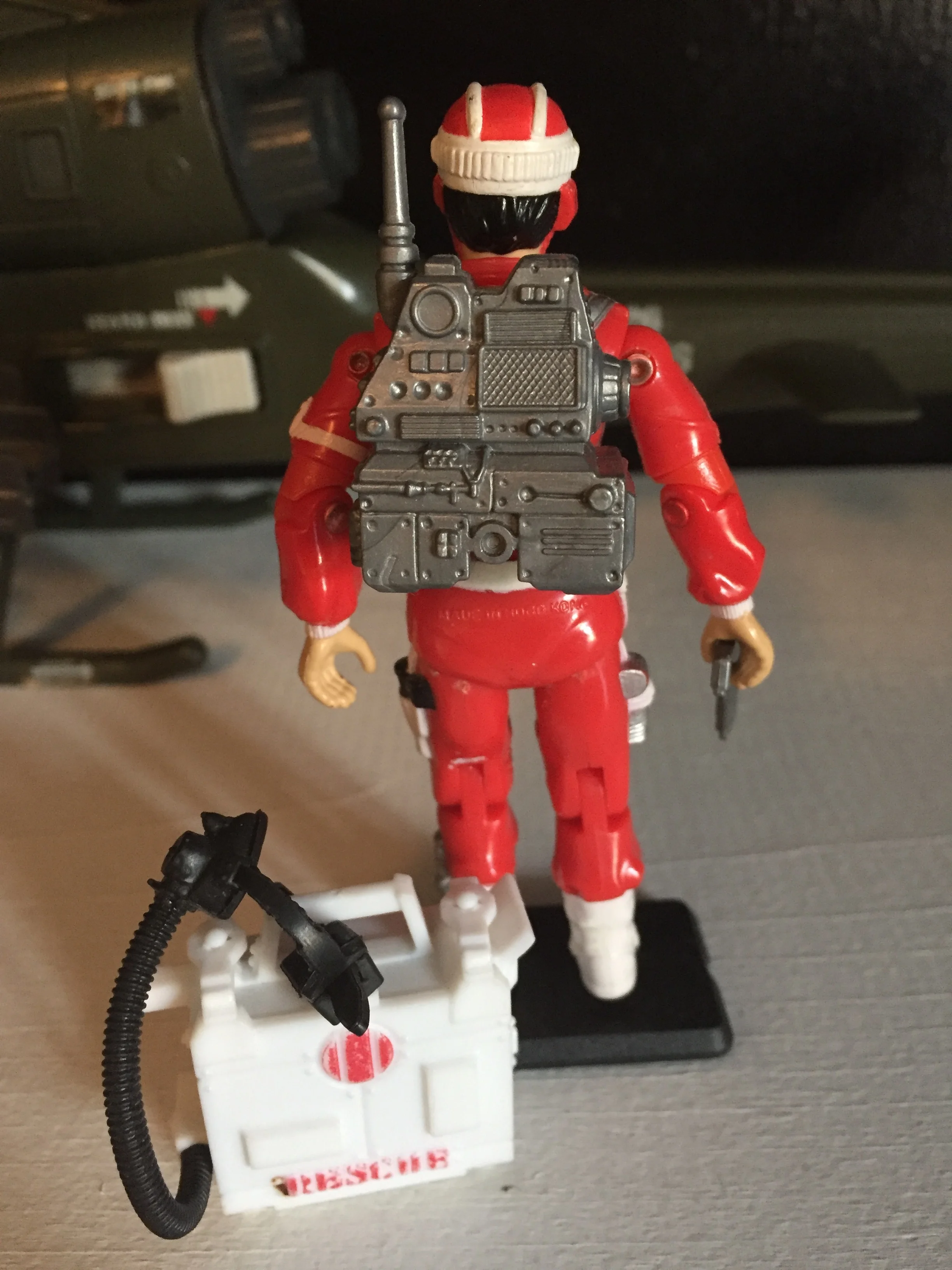 The face mask plugs into the oxygen tank which is a nice little feature. Lifeline also sports what, appears to be, some type of futuristic communications backpack.