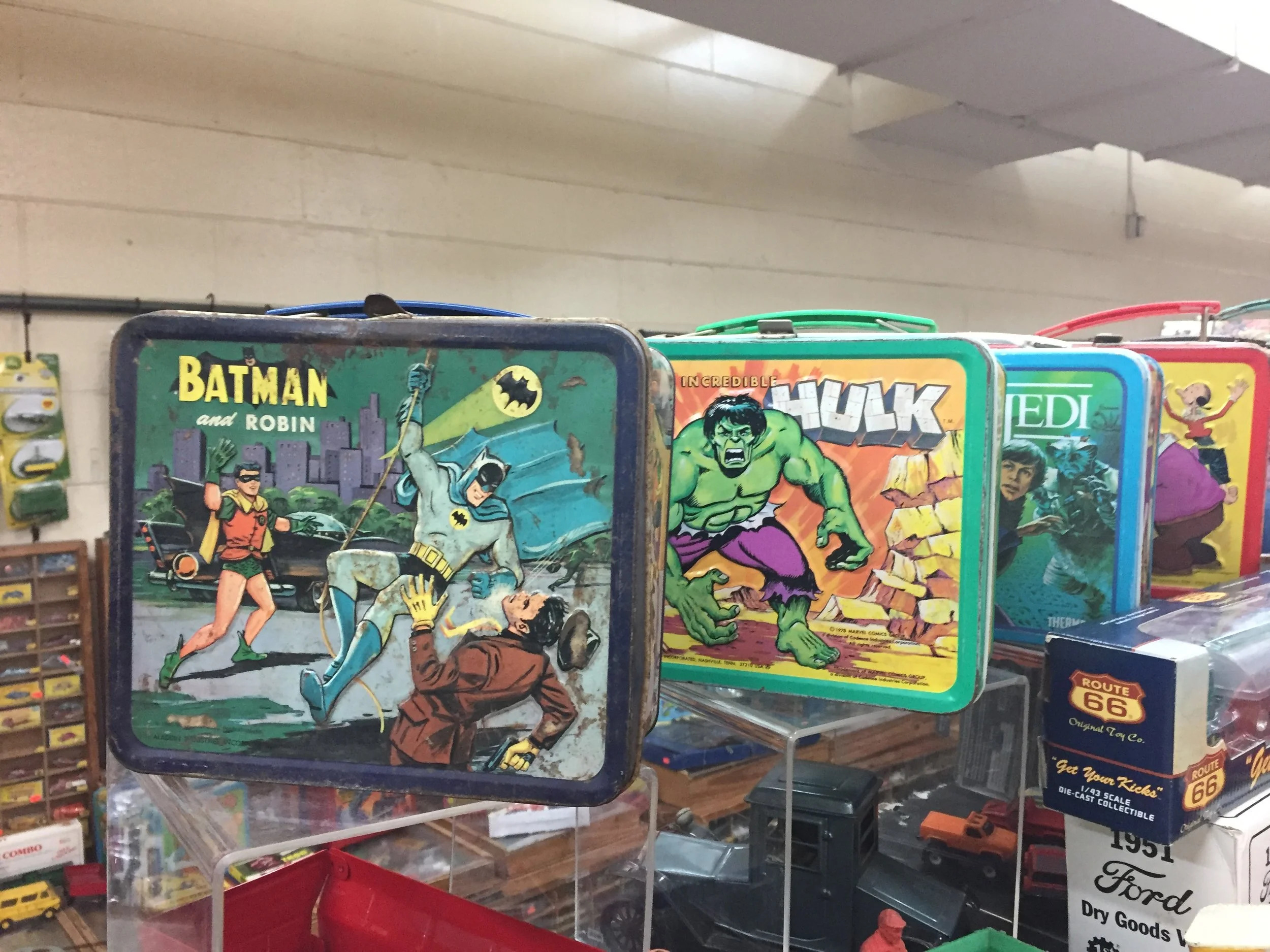 I believe all of these lunchboxes are circa 1980s. this booth had lots of antique cars and hotwheels too.