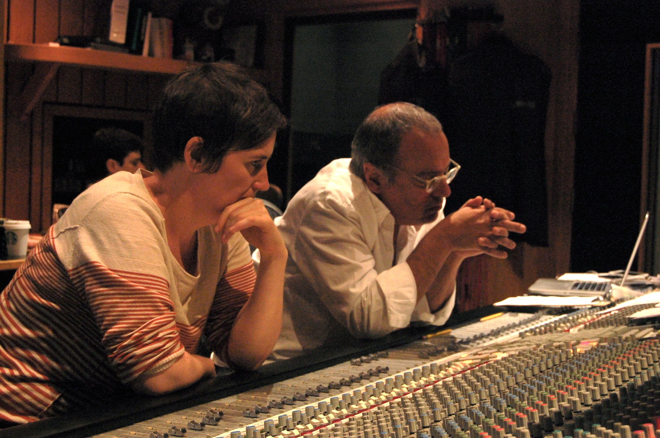 “Lynne is a musical, facile and a super- conscientious engineer. A generous and sweet presence in the studio, it’s been a joy for me to work with her!” – Larry Klein (Producer)