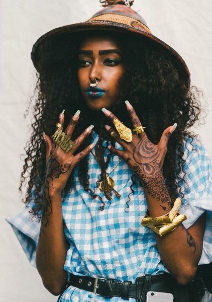 I am just as ecstatic about this look as i was a year ago. When Henna meets Fulani/ Woodabe hat meets adornments.