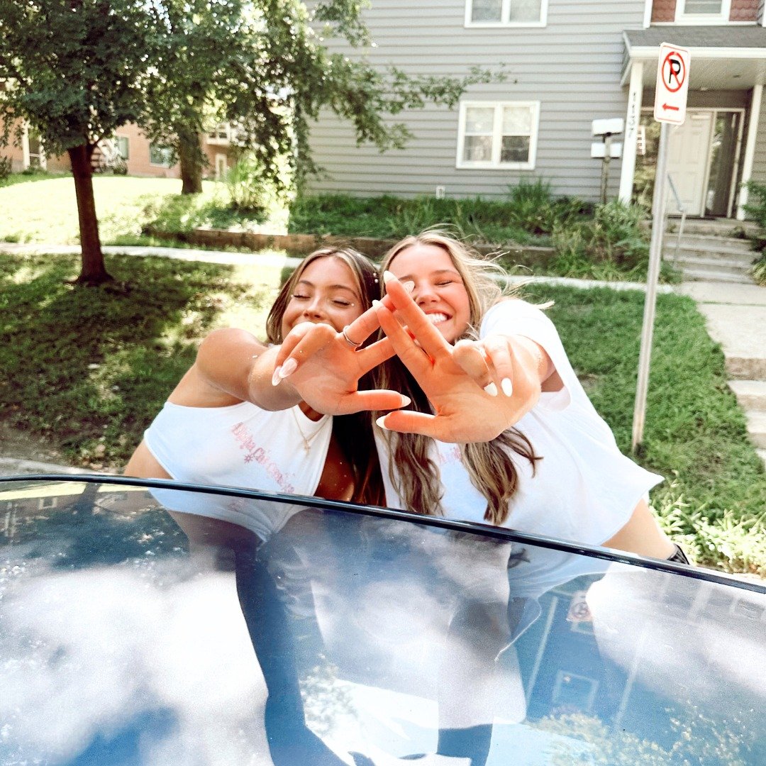 MEET THE CHAPTERS! 
It is time to meet our chapters kicking it off with @kansasalphachi 
Alpha Chi Omega: 
Year Founded: 1885
Year Founded at KU:1914
Motto: &ldquo;Together Let Us Seek the Heights&rdquo;
Philanthropy: Domestic Violence Awareness
Flow