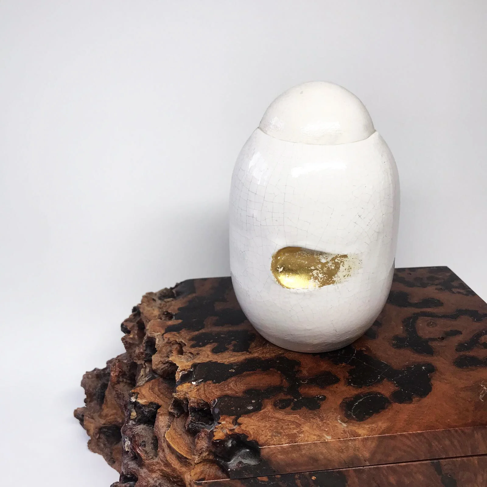 whote pot on wood.jpg
