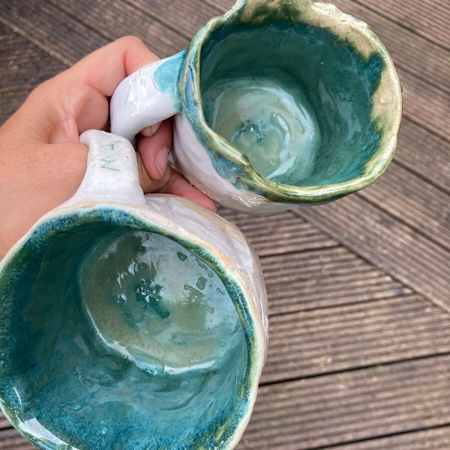Making some mugs for the fams before leaving back to the AUSTRALIA 🇦🇺 . ❤️❤️❤️

#sistermugs #dontmugmeoff