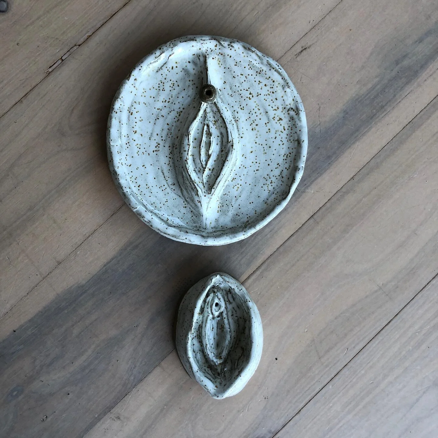 Clay Social Sydney&hellip;It started off quite innocently at first but then went full &lsquo;Ceramics Uncensored&rsquo;! 
Swipe right to reveal the cheeky clay play results&hellip;

A hand-building workshop in Brookevale, Sydney. A chance to explore 