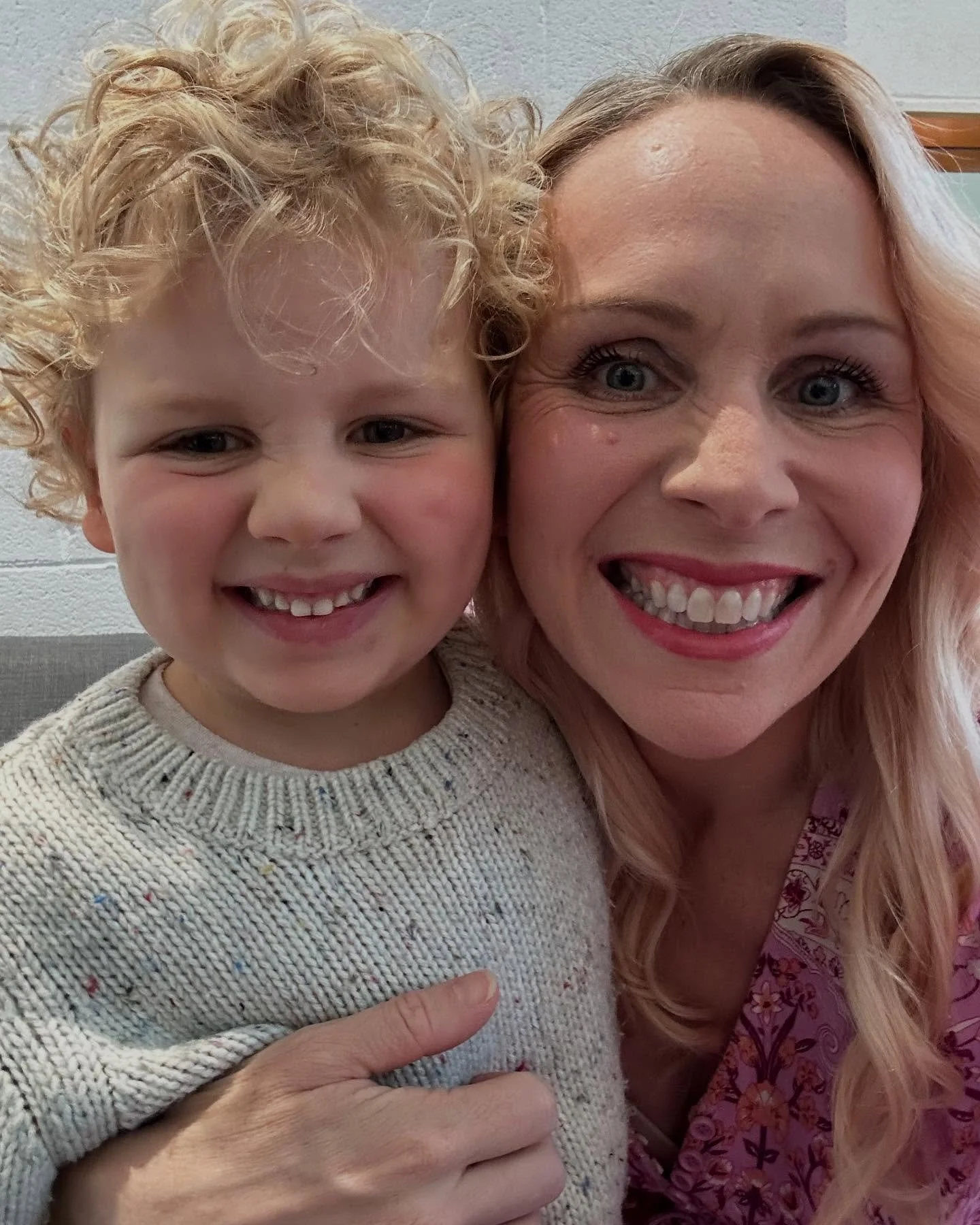 Eden is back on set today and this time with his mum!

We sure are keeping this family busy.

#tandetinysuperstars #tandekidsareeverywhere