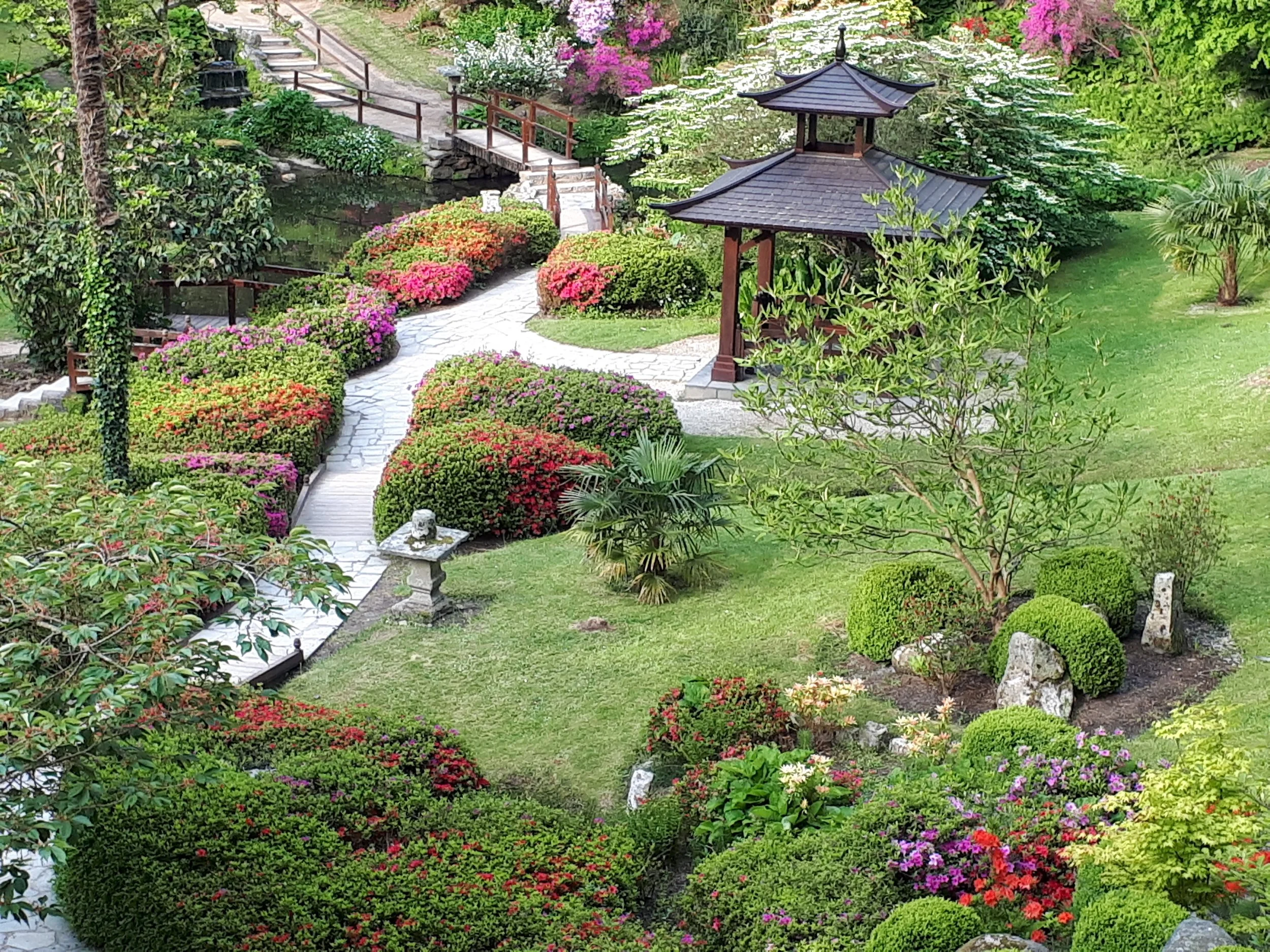 aerial.pagoda.japanese.summer[52].jpg