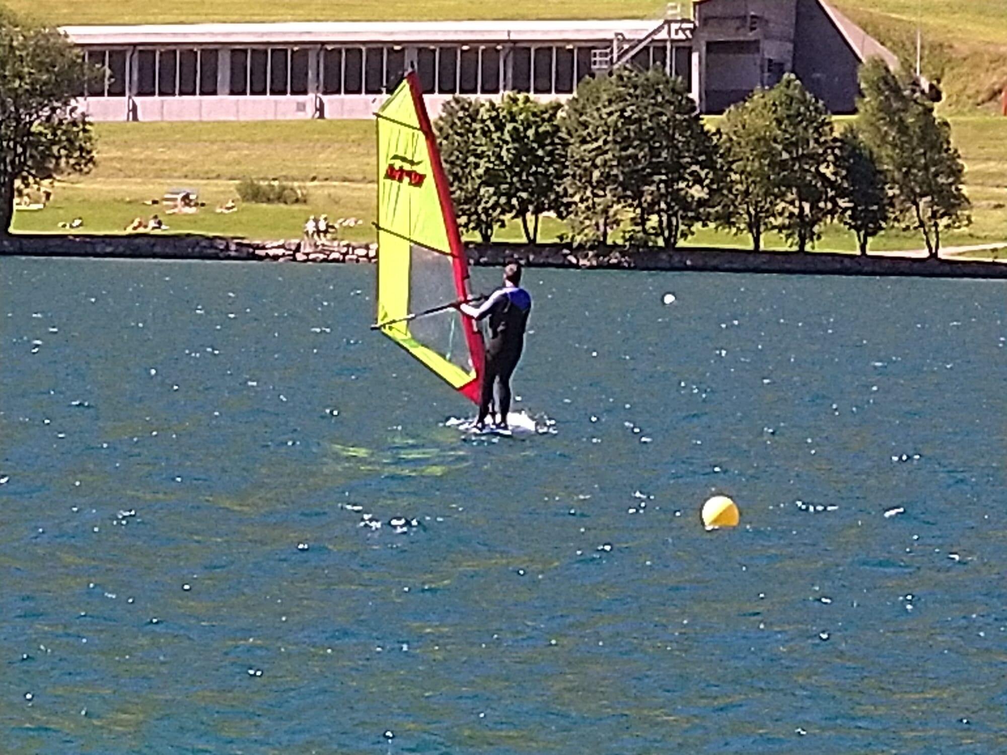 Erste versuche auf dem Surfbrett
