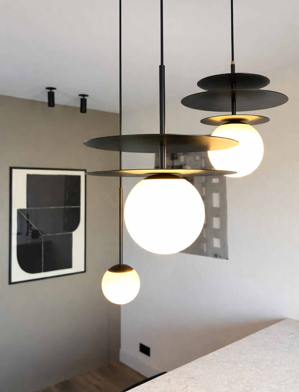 Moderne hanglampen in strakke interieur - kopie.png