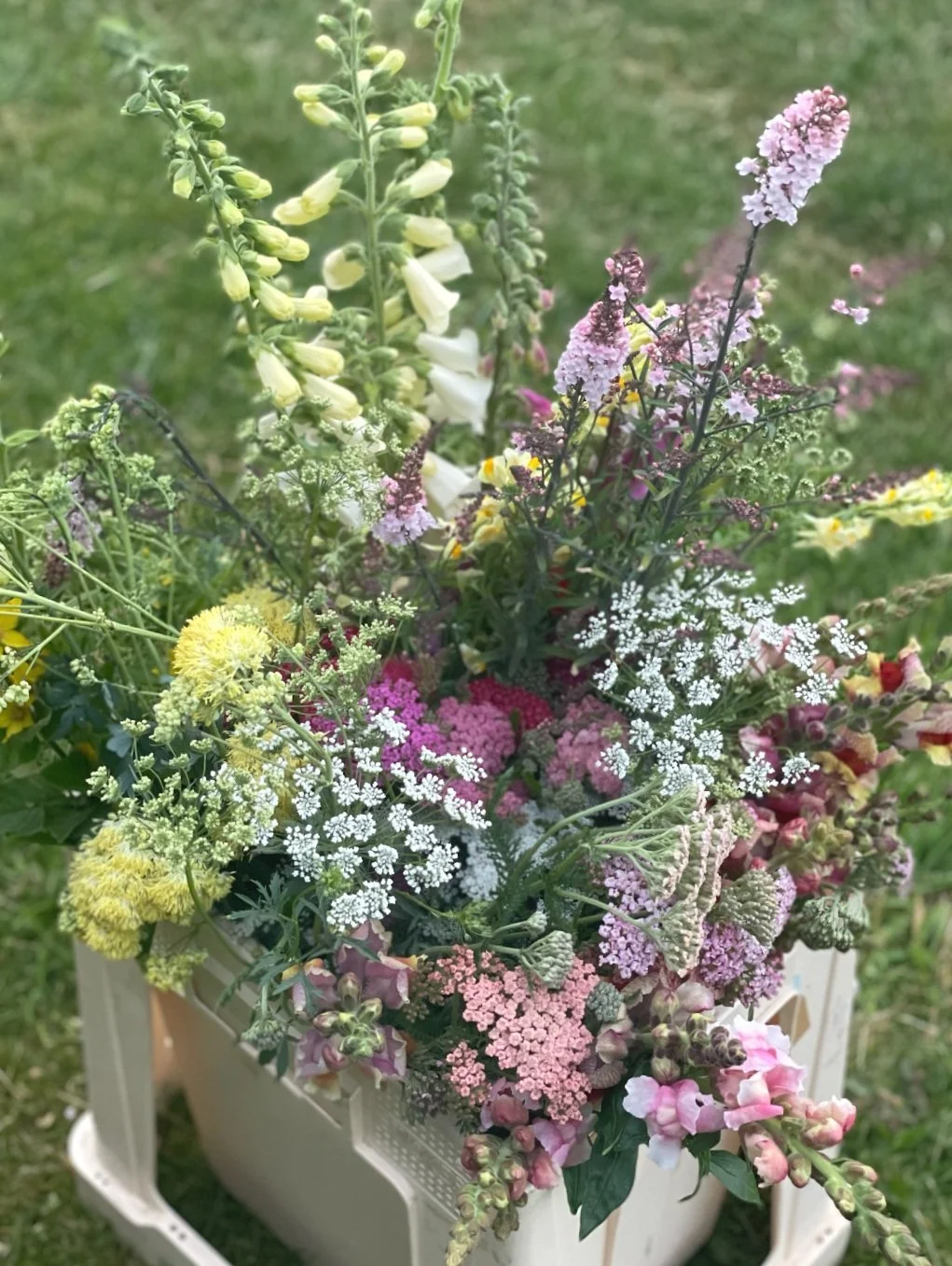 Mixed stem flower bucket by Nice Bunch