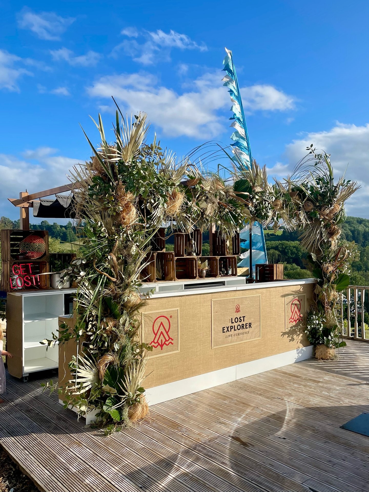 It was amazing setting up for the lost explorer bar at Glastonbury today. Glastonbury is such a special place you could feel the magic in the air. 
🙂

@thelostexplorer 
@twistlondon 
@campkerala 

#glastonburyfestival #EventFlorist
#EventFloralDesig