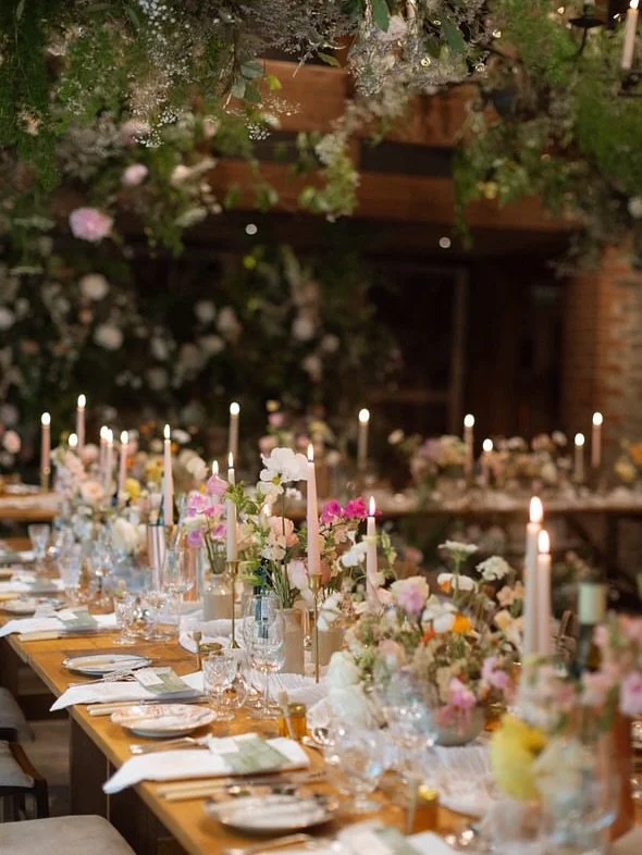 Bowls and buds bursting with all the best June flowers, framed with an ethereal, rambling overhead arrangement.
⠀⠀⠀⠀⠀⠀⠀⠀⠀
So many British flowers in here, predominantly from local growers:
⠀⠀⠀⠀⠀⠀⠀⠀⠀
Us @nicebunch 
Nicola @theflowertreewholesale
Edy @