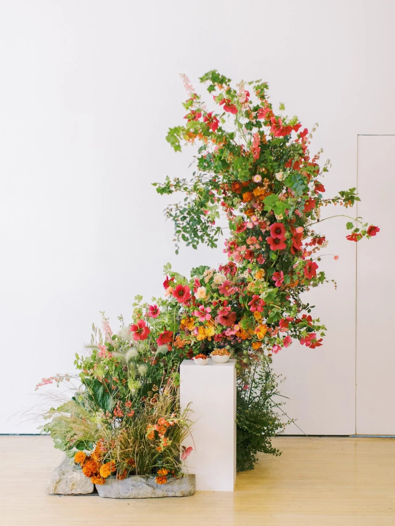 Looking back to last summer&rsquo;s floral installation for @flowersonthe.edge exhibition with beautiful shots of our work by @helenwarnerphotography
⠀⠀⠀⠀⠀⠀⠀⠀⠀
Designed as a love letter to our daughter and the way she wanders through the garden - tas