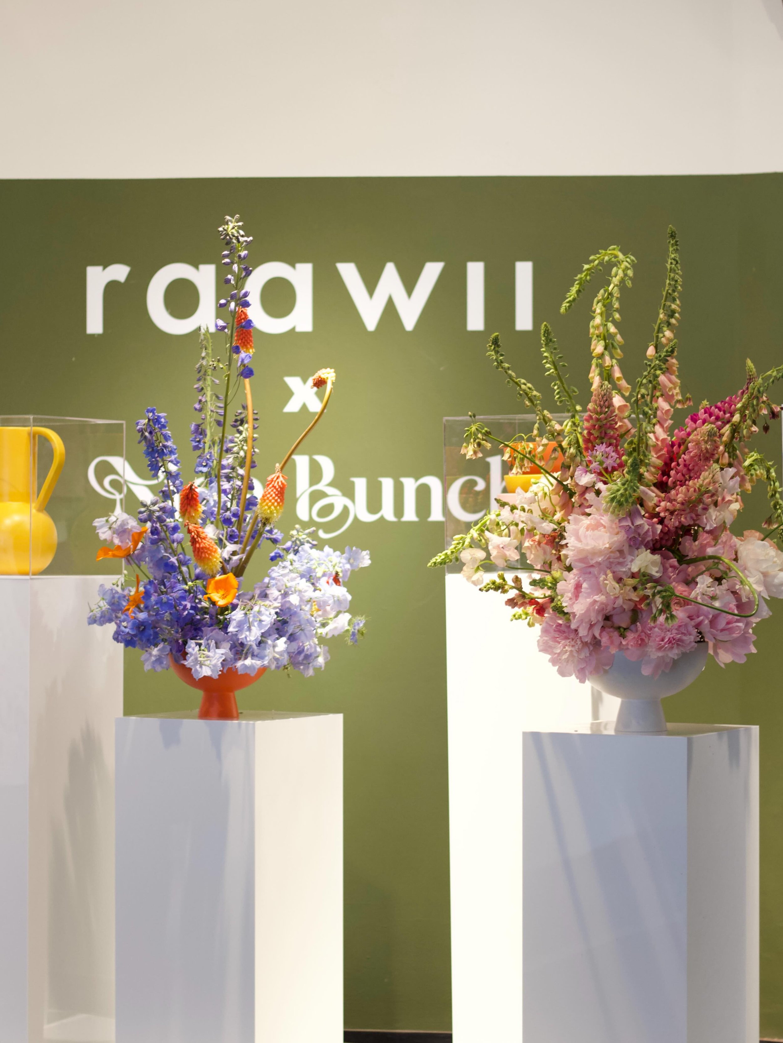 Sharing a few moments from the @raawii.dk  x @nicebunch Flowers in Orbit install. A rotating display of both fresh and dried flower compositions 🌙

Celebrating Chelsea in Bloom during RHS Chelsea Flower Show @johnlewis_peterjones , Sloane Square, th