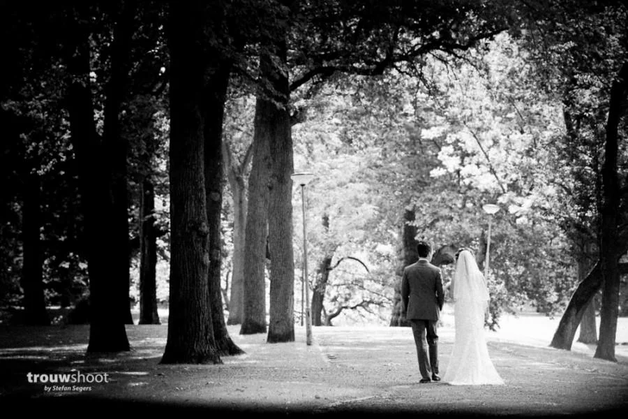 bruidspaar in het Euromastpark
