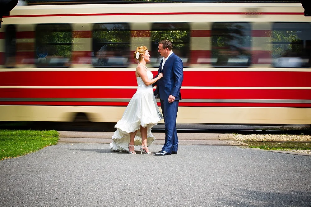 bruidsfotografie bij de Haagse tram