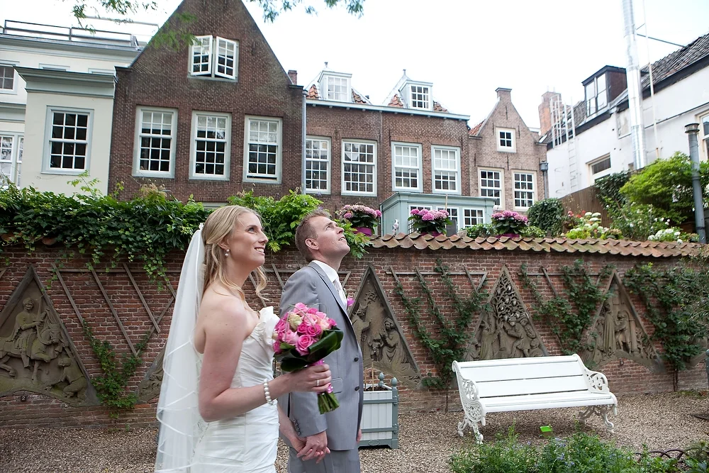 trouwshoot bruidsfotografie in Utrecht - typisch hofje