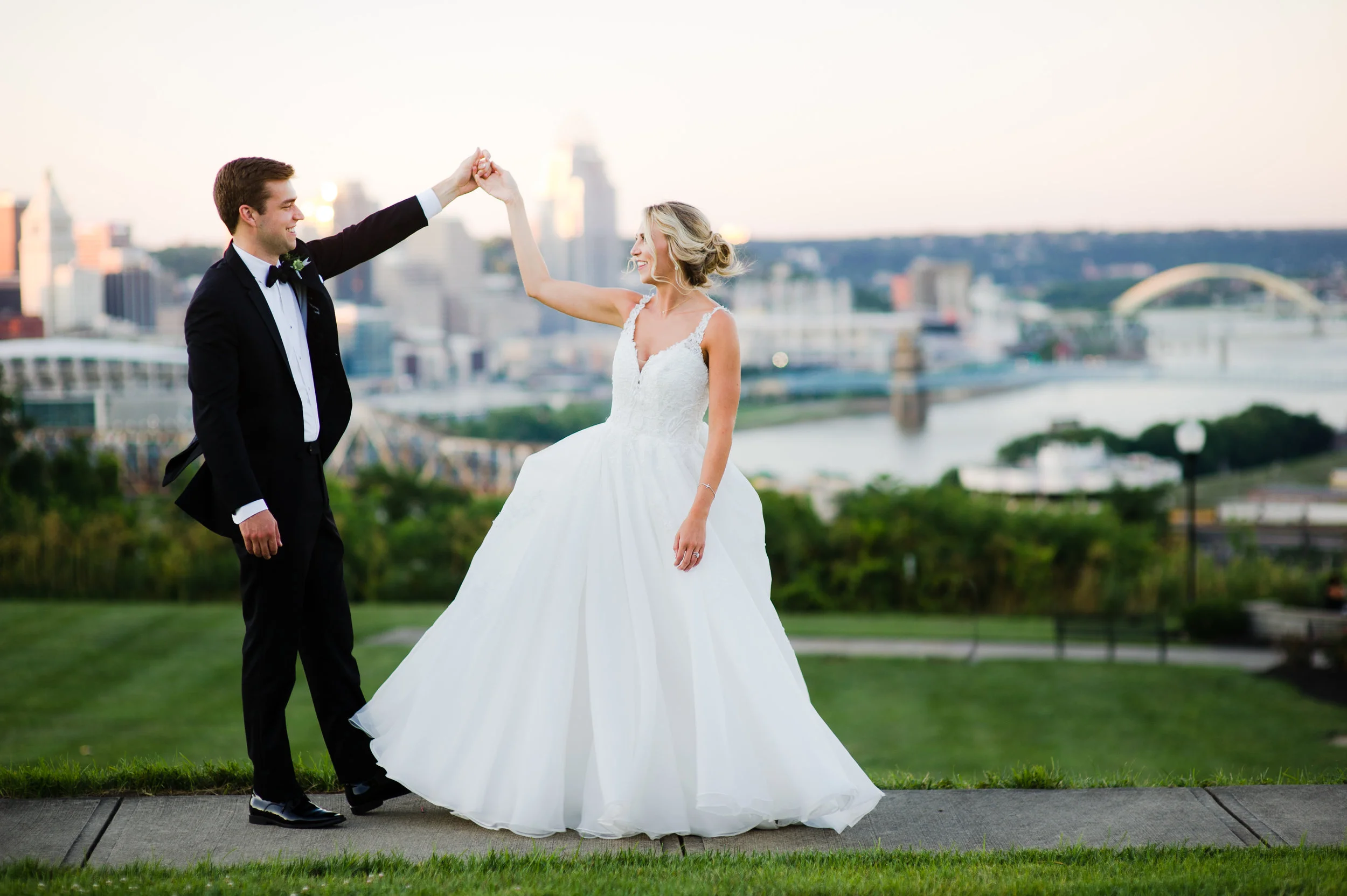 Hannah + Brandon = Cincinnati, Ohio Wedding