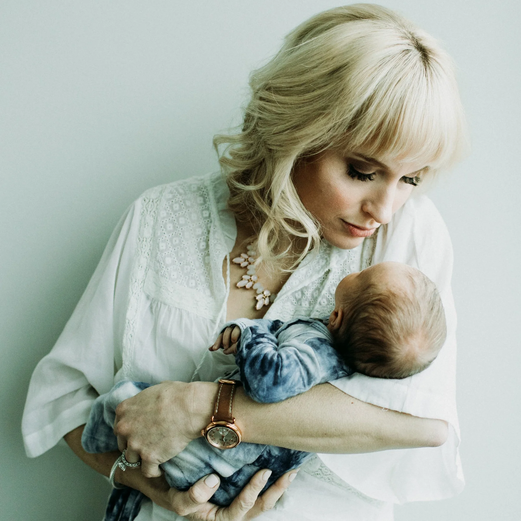 Chicago Newborn photographer in home session.