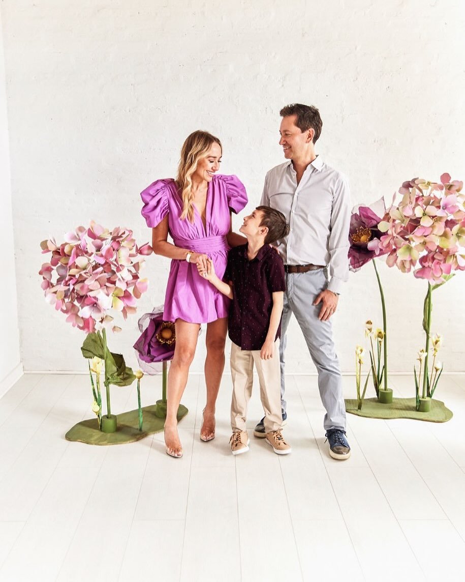 Celebrate Mother&rsquo;s Day in style with Studio 25 Naperville&rsquo;s Signature Sessions! Treat yourself or someone special to a luxury photography experience designed by the talented @joremmons, inspired by the enchanting displays of Anthropologie
