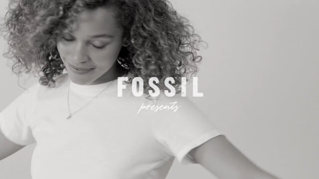 FOSSIL presents Izzy Bizu