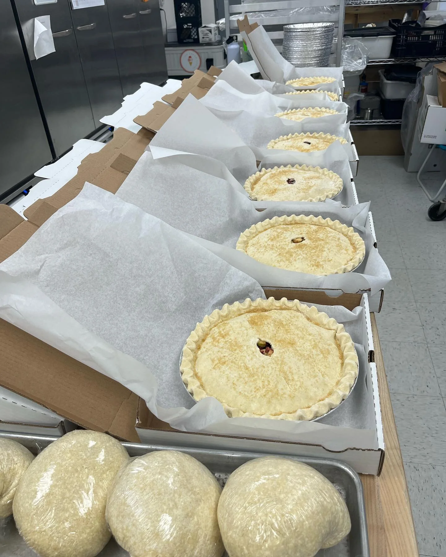 Pie time! Check out all our vendors for the various fresh and frozen options. Today we made apple cranberry- a personal favorite❤️