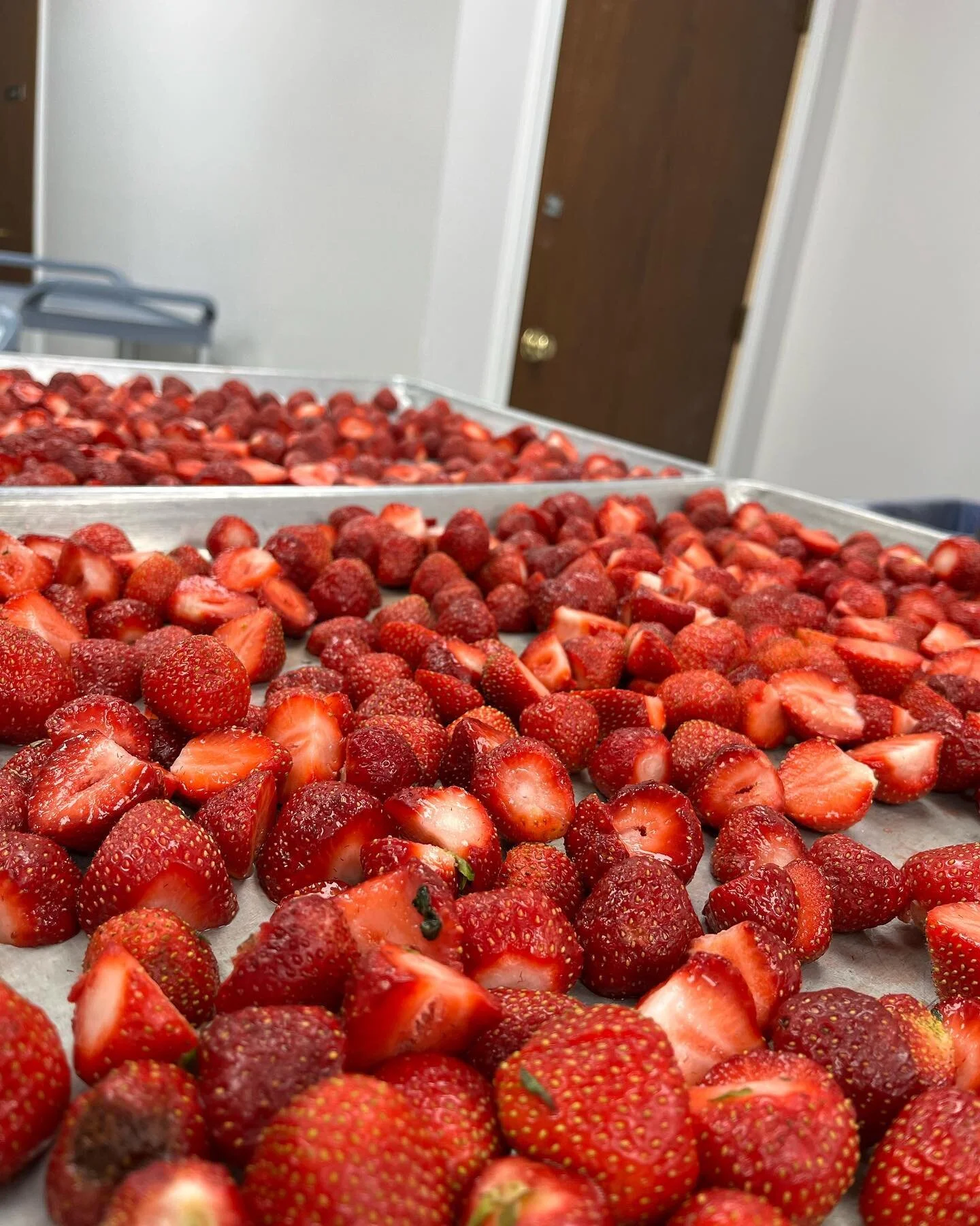 it gives us such great joy to get our hands on beautiful, local, in season, delicious produce!!! 🍓🍒 so many months of waiting....but it's finally here! we got our strawberries from @flytefamilyfarms 🍓they are so flavorful this year!! and our frien