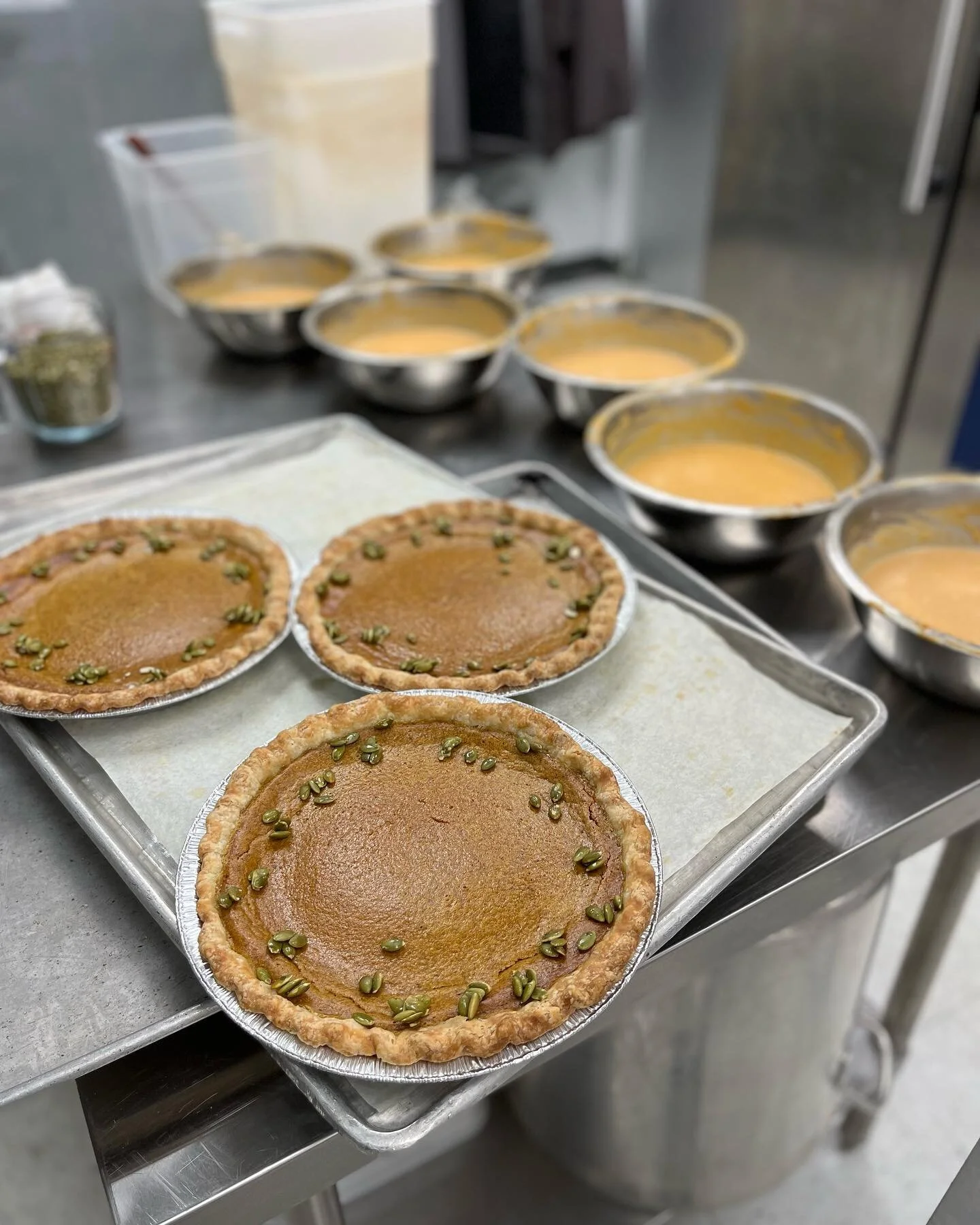 There&rsquo;s still time to get your pies! Check the website @pastureandplenty for all the options. Frozen ready to bake fruit pies also available @vitruvianfarms and @meatpeoplebutcher 🥧❤️🥧