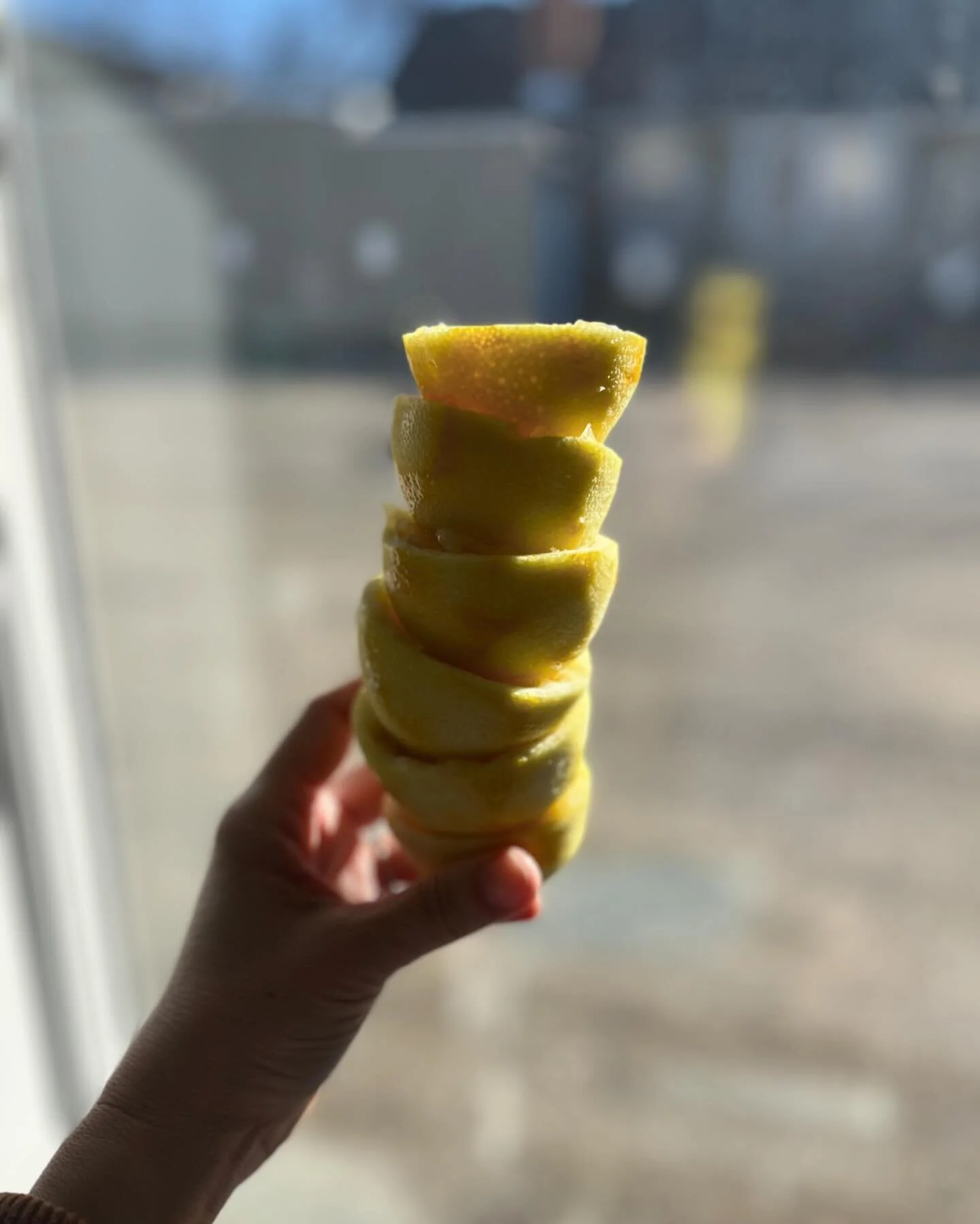 waking up from our long winter nap on social media 😴 the smell of lemon zest is such a great helper! 🍋❤️ GOOD MORNING!!!! ☀️☀️☀️💖💖💖