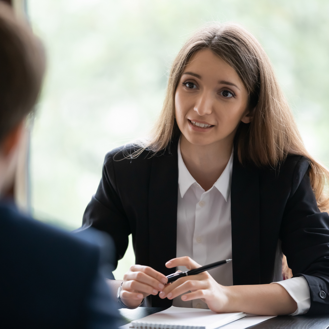 Professional woman meeting one-on-one with a resume writer