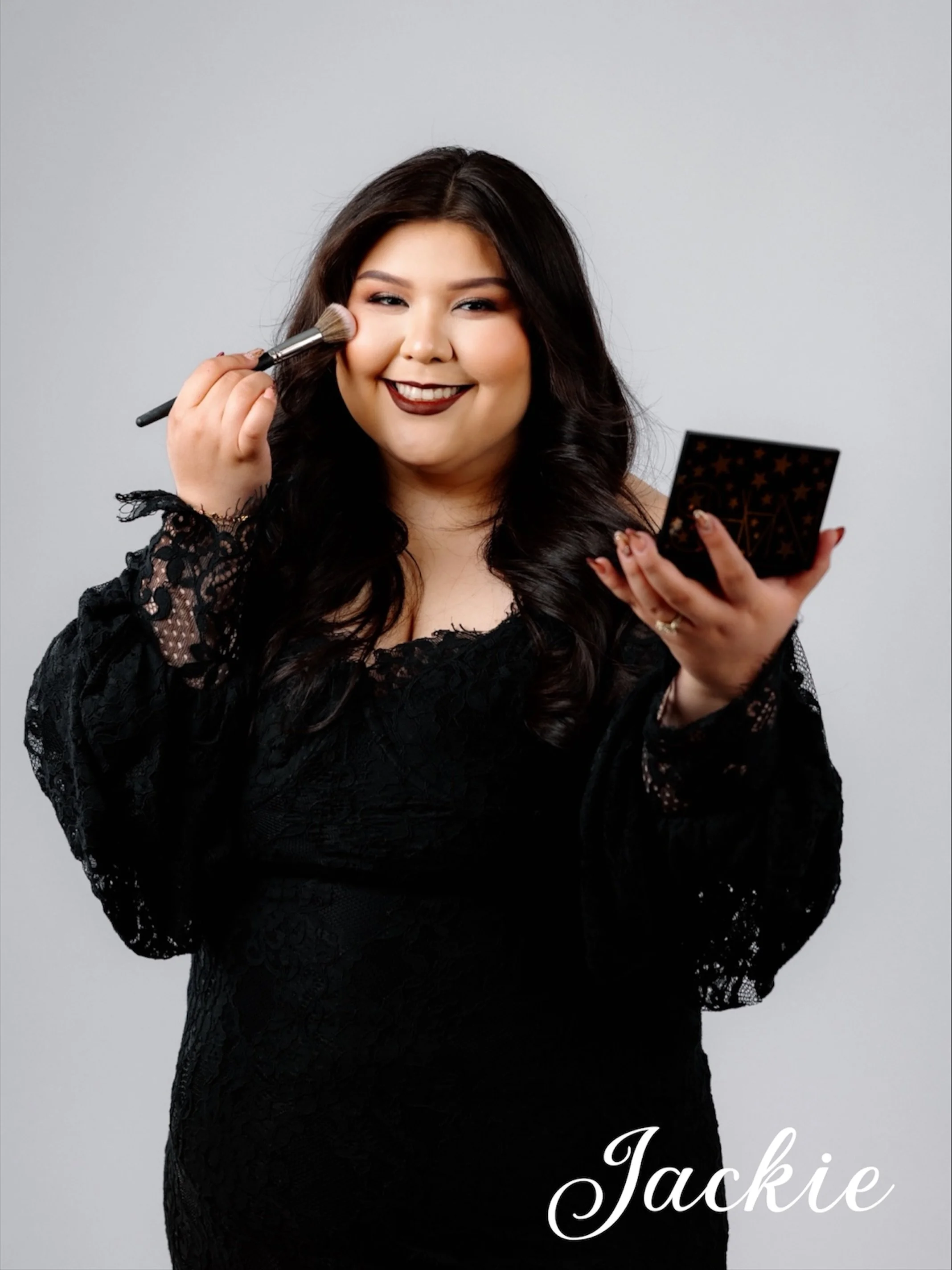 Hellloooo! In case we haven&rsquo;t met yet, I&rsquo;m Jacquelyn Ochoa a Makeup Artist at Luxe Salon, which has proudly been my beauty home for the last decade! 🥂✨

I specialize in full glam makeup for special events. From weddings and quincea&ntild