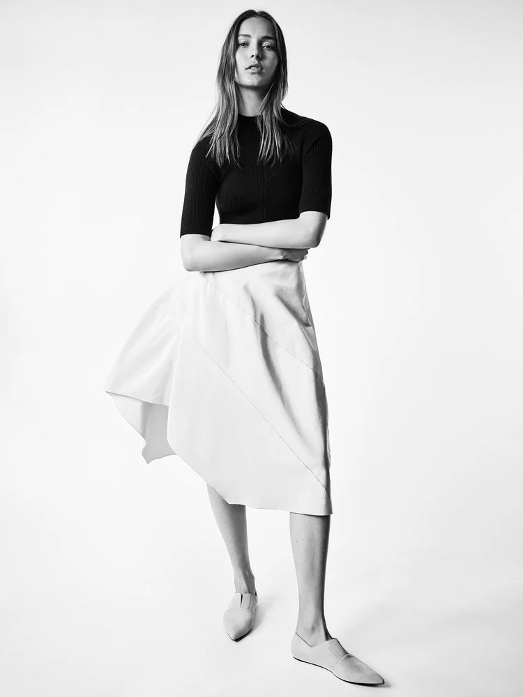  Narciso Rodriguez Resort 2018 collection. Black short sleeve wool sweater with white silk faille skirt.  