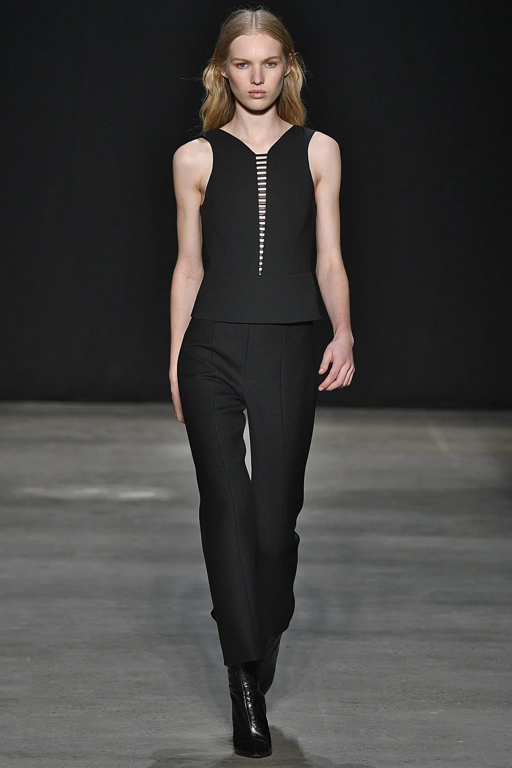  Narciso Rodriguez Fall 2017 collection. Black wool top with black wool pant.   